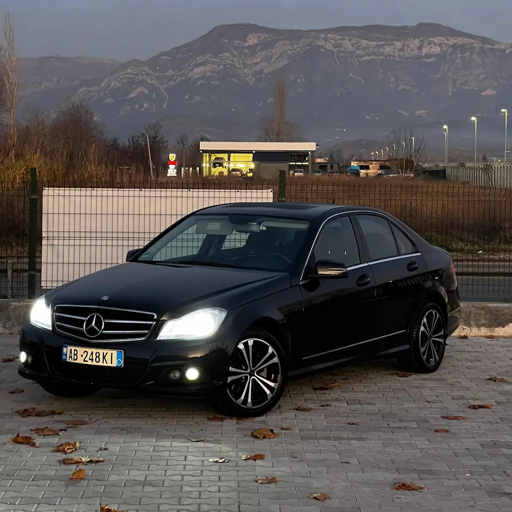 Image of MERCEDES-BENZ C220